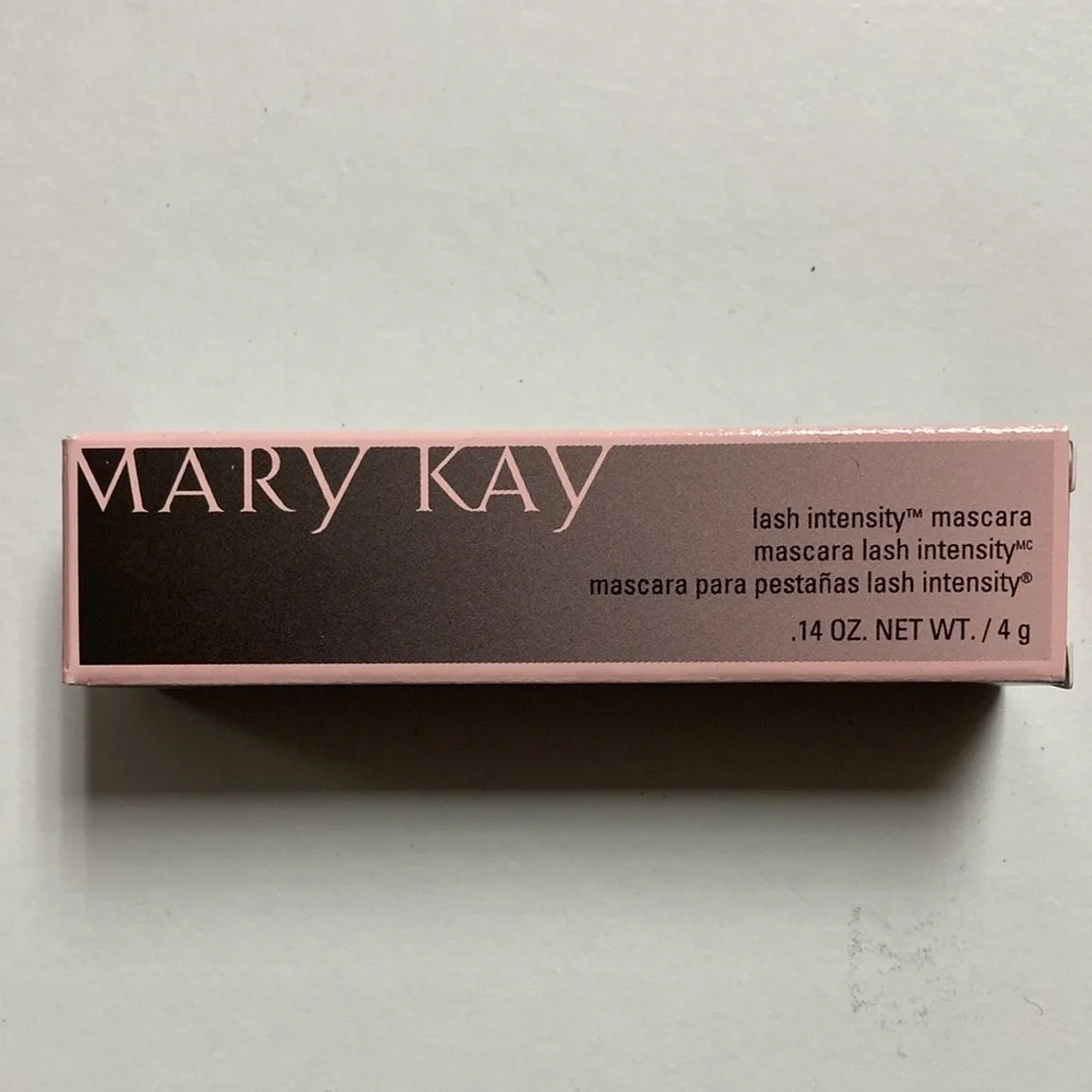 Mary Kay Lash Intensity Mascara in Black for Intense Volume